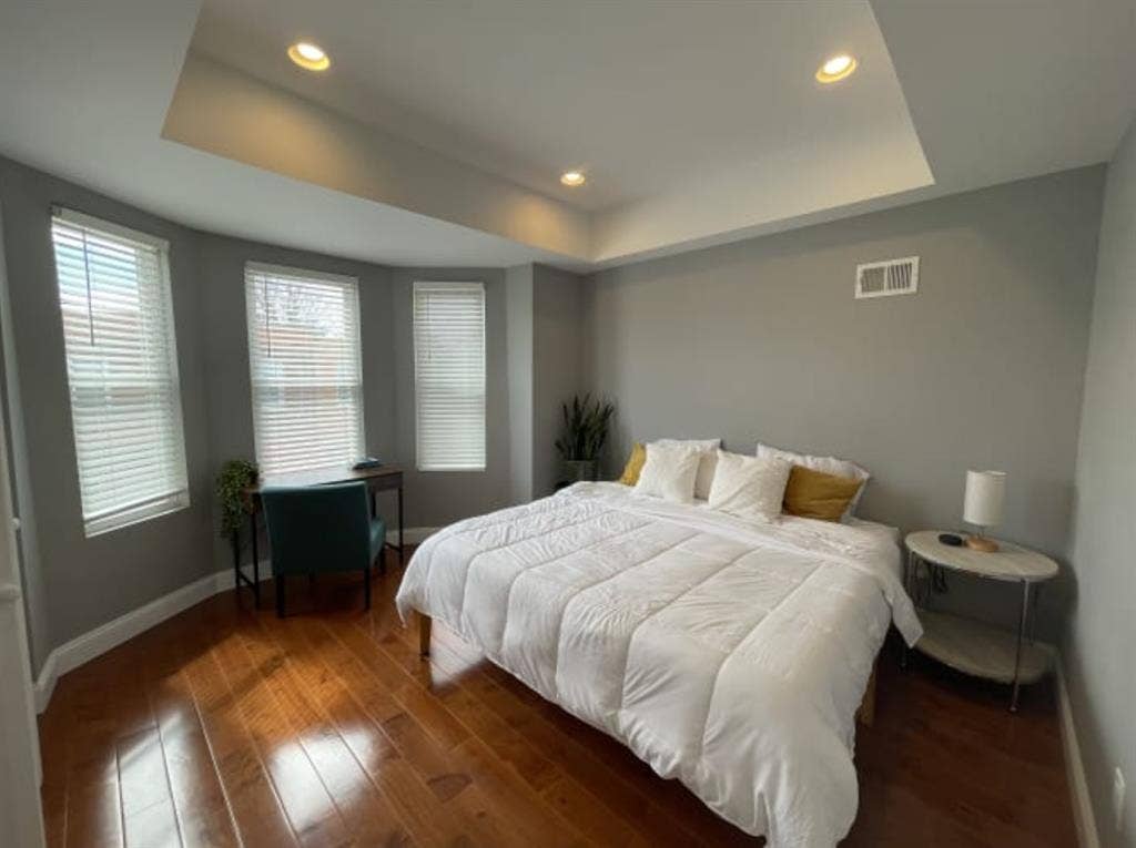 Large Bright Room in South Philly