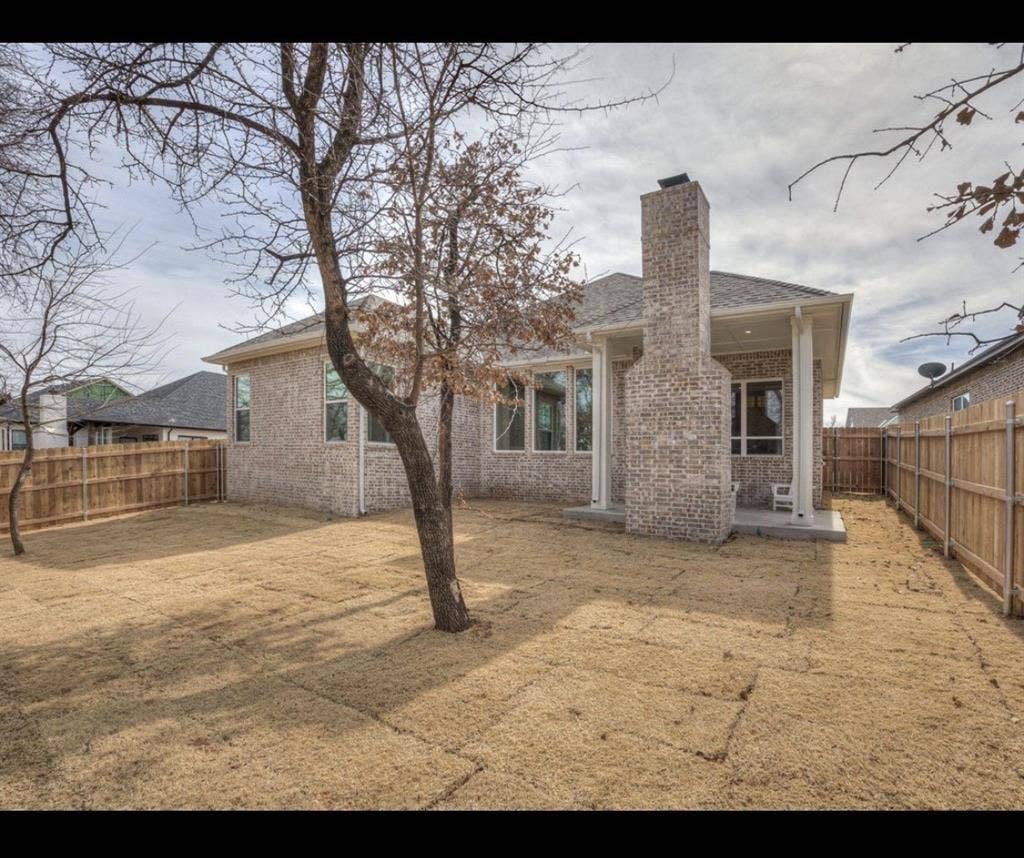 Roommate in beautiful Edmond home!