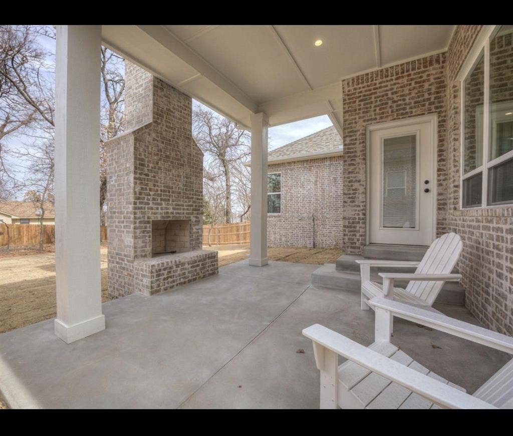 Roommate in beautiful Edmond home!