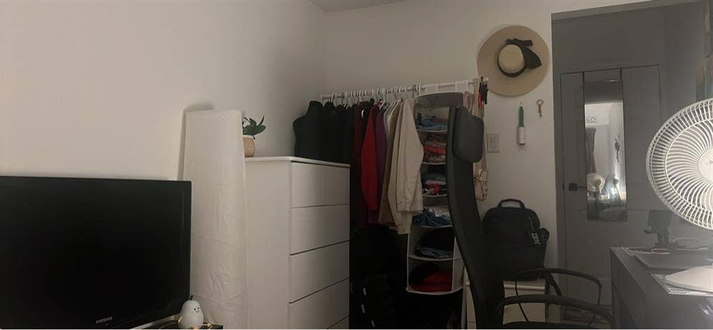 Looking for a female roommate $1200