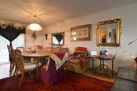 Furnished room @N Beacon Hill House