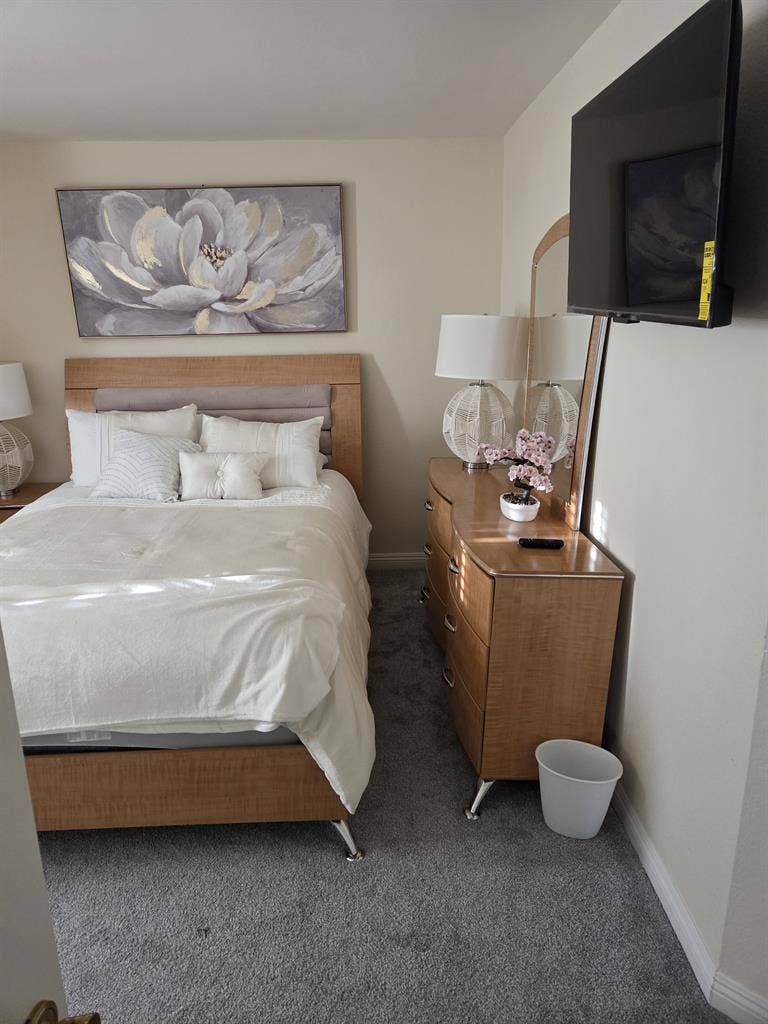 Furnished roo[REDACTED]ew Queen beds.