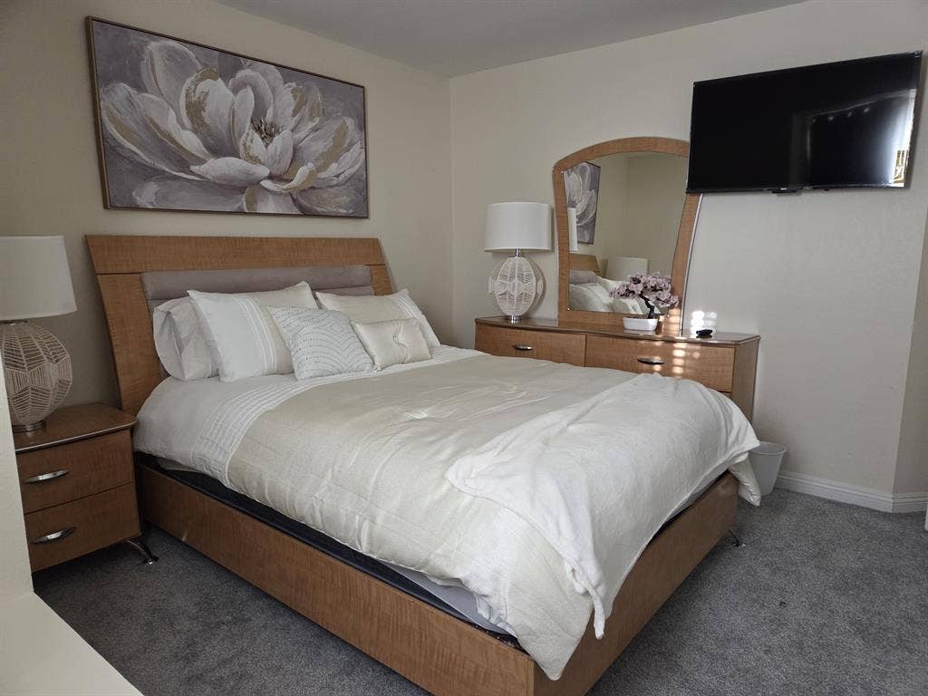 Furnished roo[REDACTED]ew Queen beds.