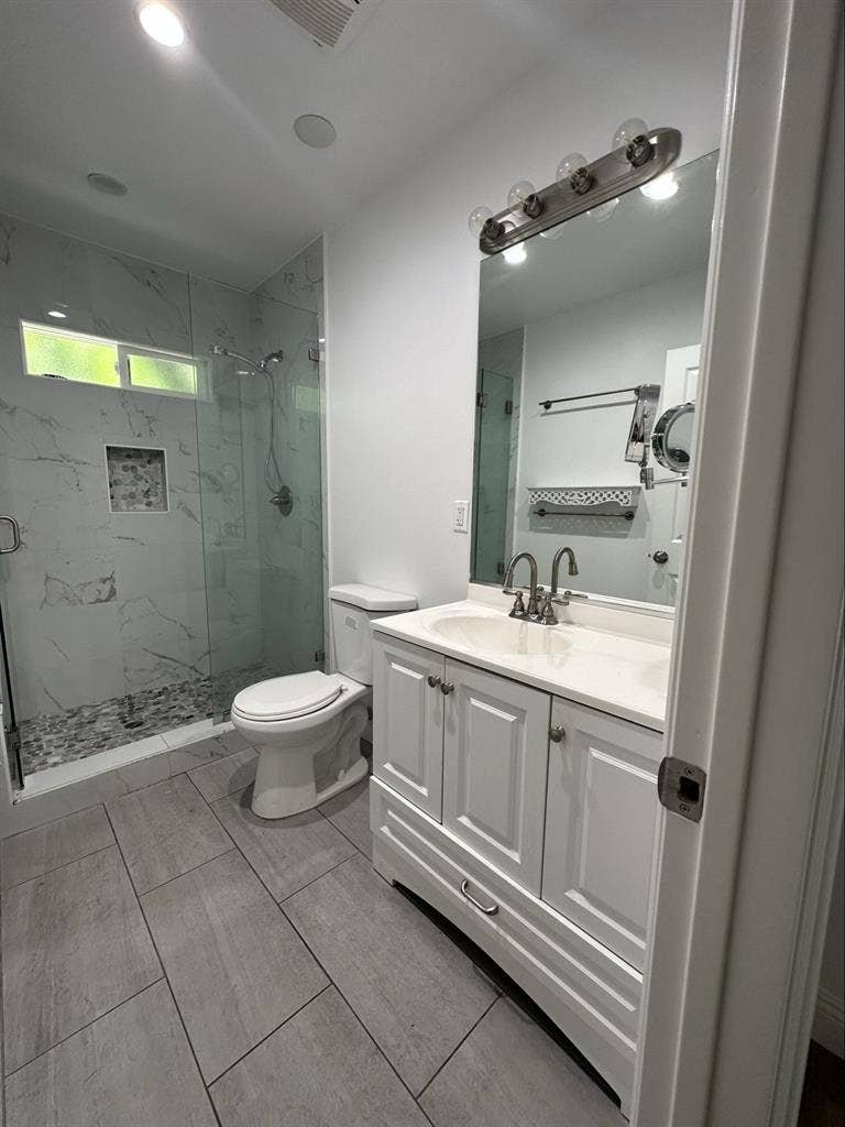 HOUSE FOR RENT (1 Master Bedroom)