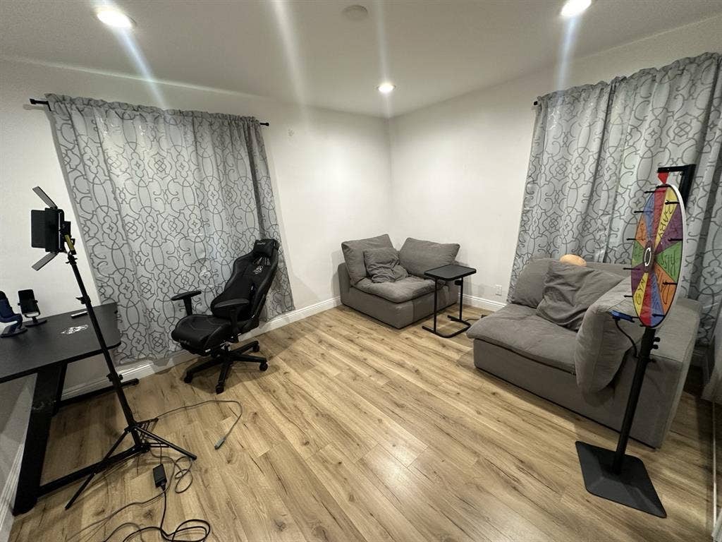 HOUSE FOR RENT (1 Master Bedroom)