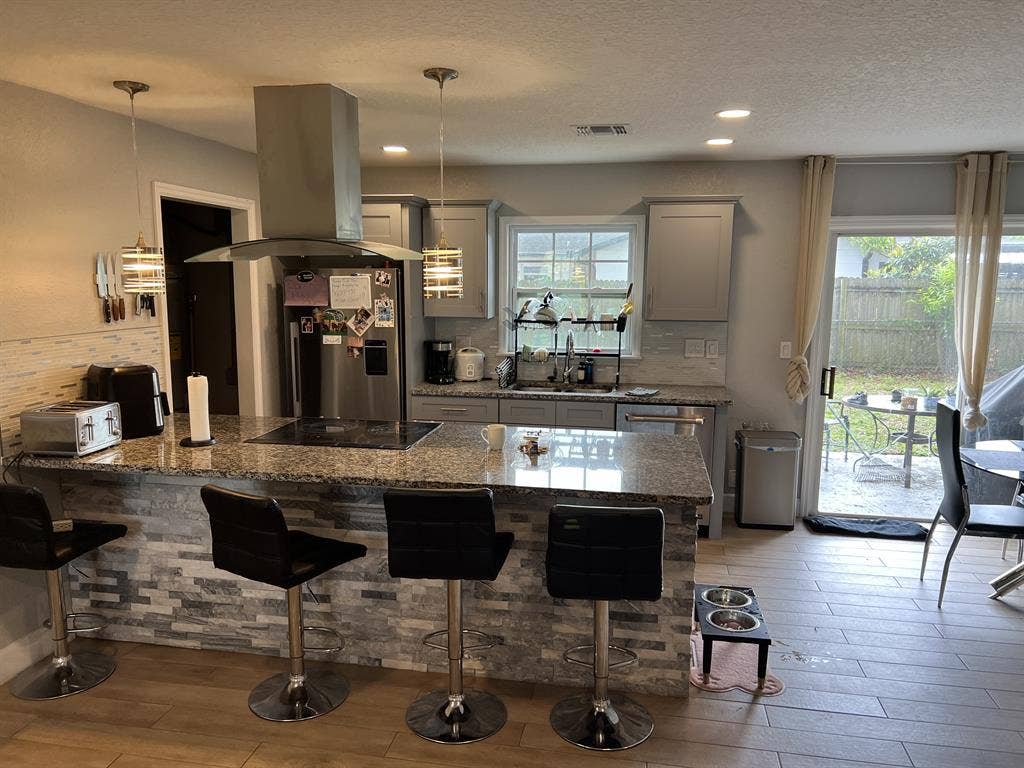 1 Bed 1 Bath Room for Rent