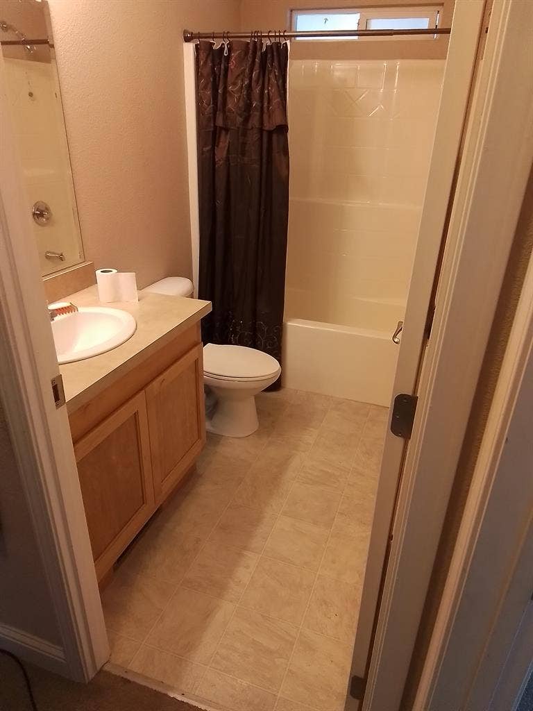 Room for rent in Oakley
