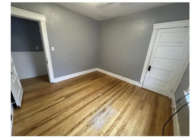 Sunny 3 bedroom available for rent.