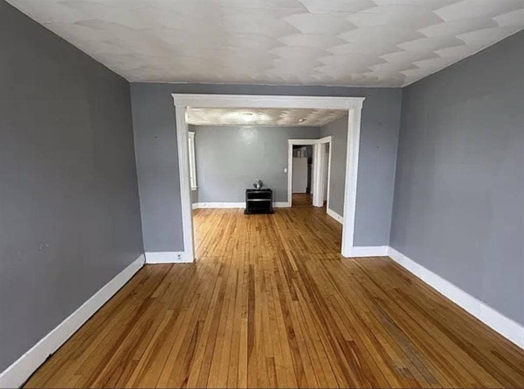 Sunny 3 bedroom available for rent.