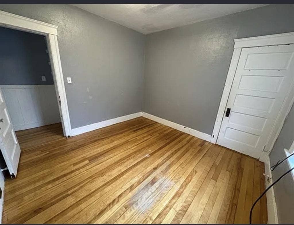 Sunny 3 bedroom available for rent.