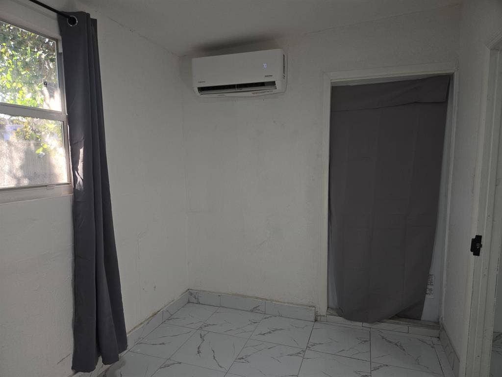 1 bed, 1 bath, utilities included