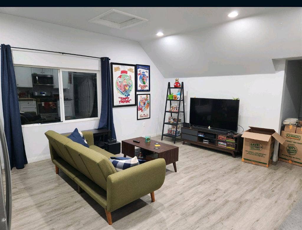 Roommate in Boyle Heights