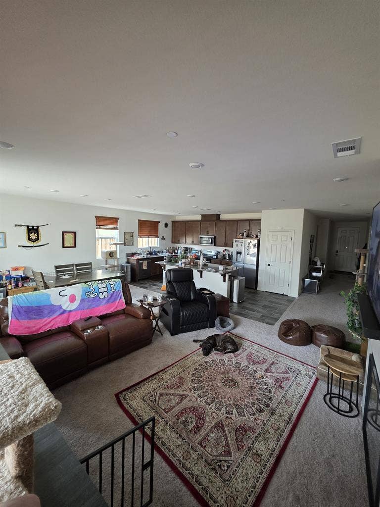 Two rooms available in new house