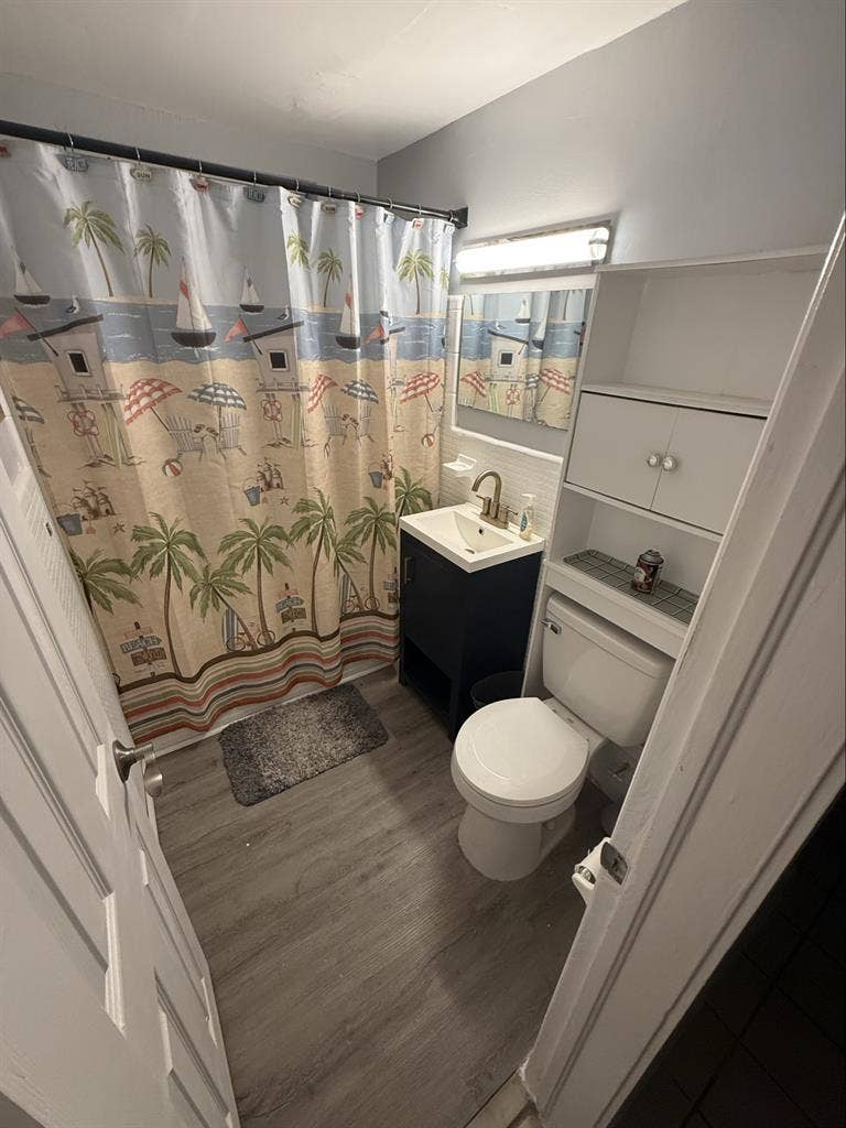 Bedroom and private bathroom