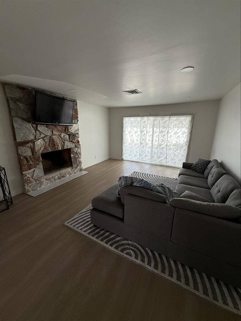 Super nice room. Freshly remodeled