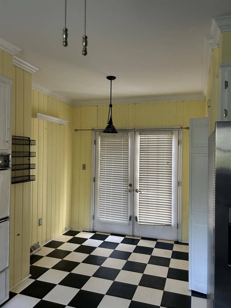 Looking for 2 roommates ASAP!