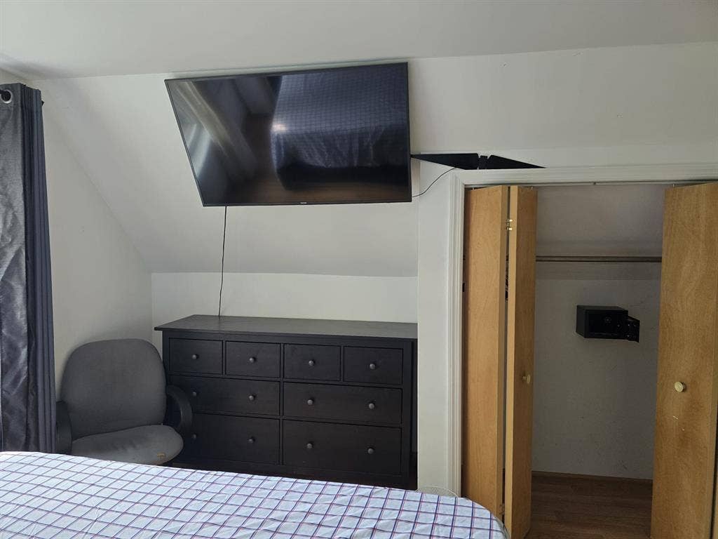 Spacious room, utilities included