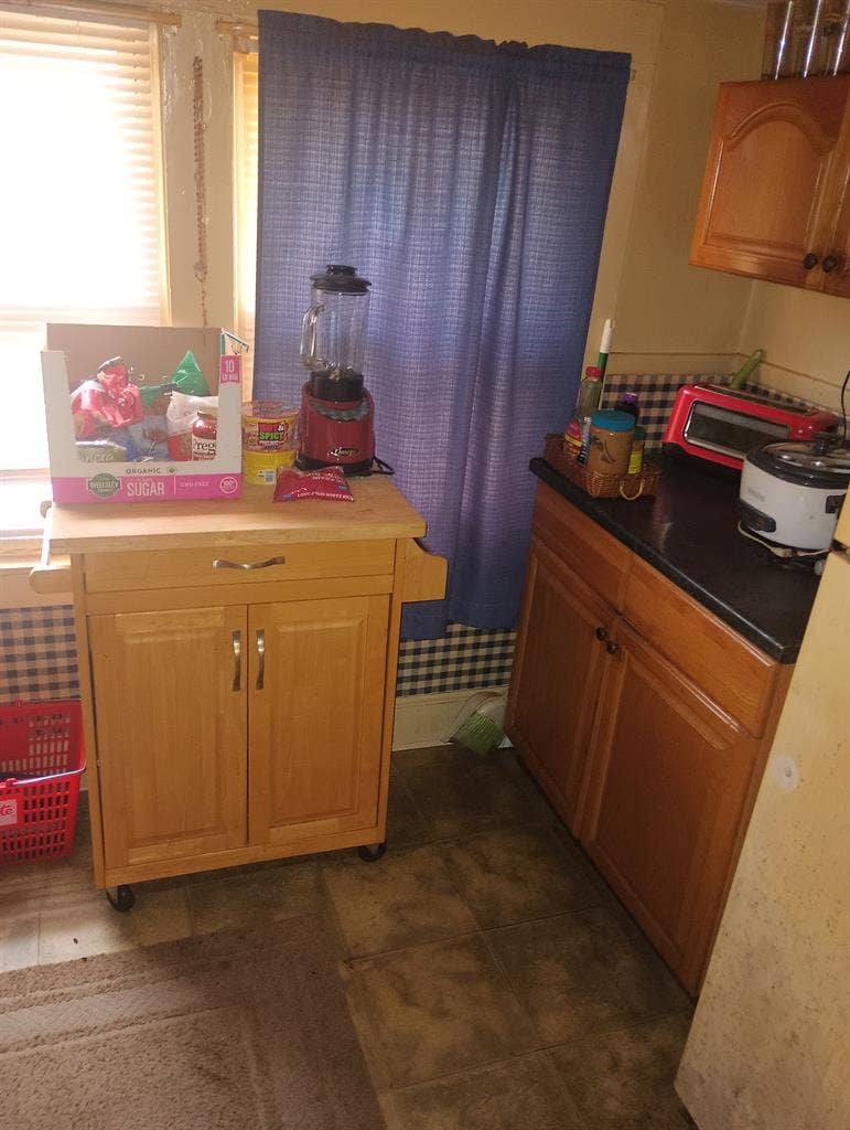 Room for Rent /Roommate $700