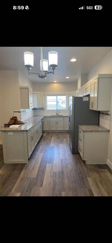 Looking for Female roommate