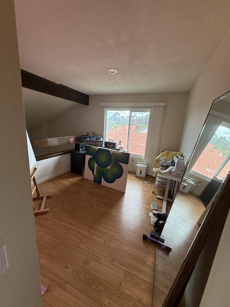 Room- Spacious Vintage Themed Home!