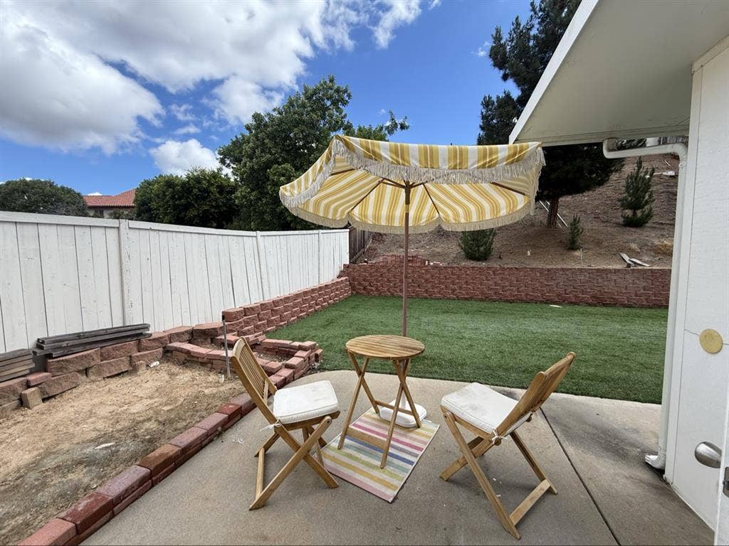 Room- Spacious Vintage Themed Home!