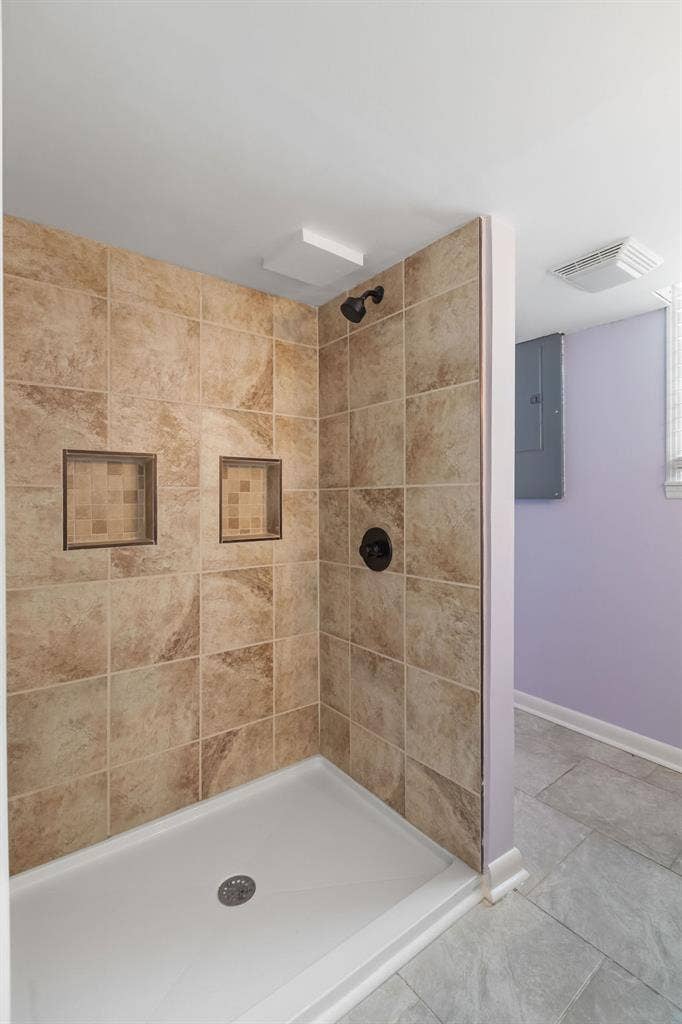 W Nashville: Female Roommate Wanted