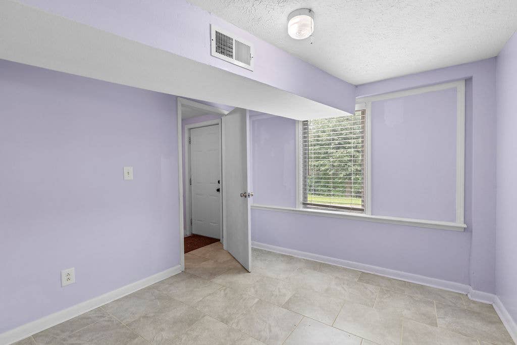 W Nashville: Female Roommate Wanted