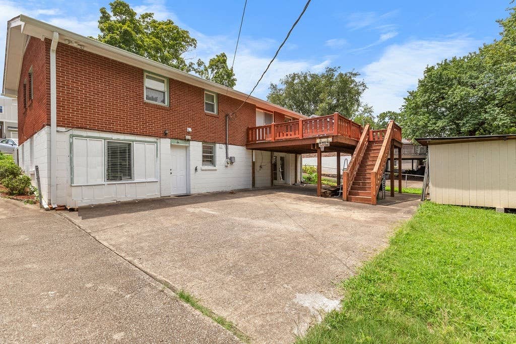 W Nashville: Female Roommate Wanted