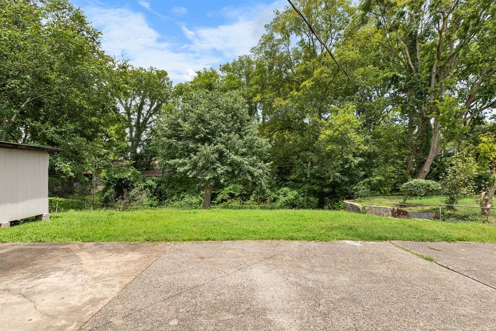 W Nashville: Female Roommate Wanted