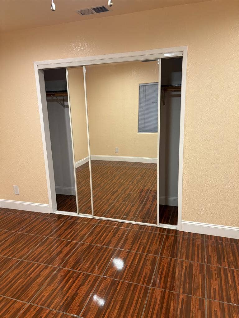 A unfurnished room for rent