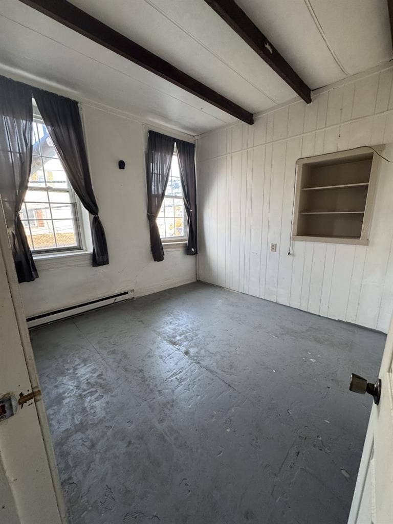 Spacious room with bonus area