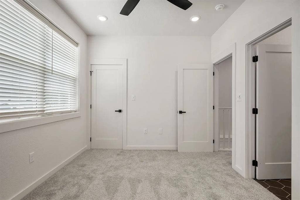 2 Roommates Move in Dec/Jan