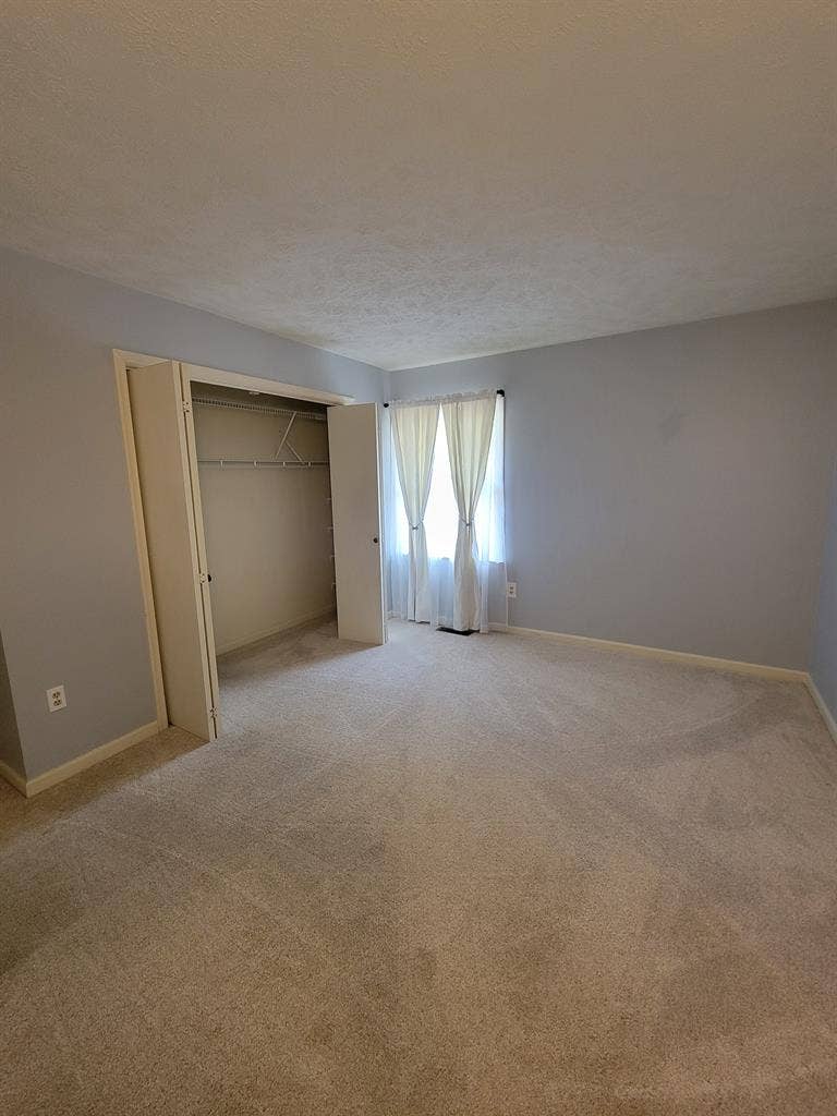 Large private room for rent in LOWA