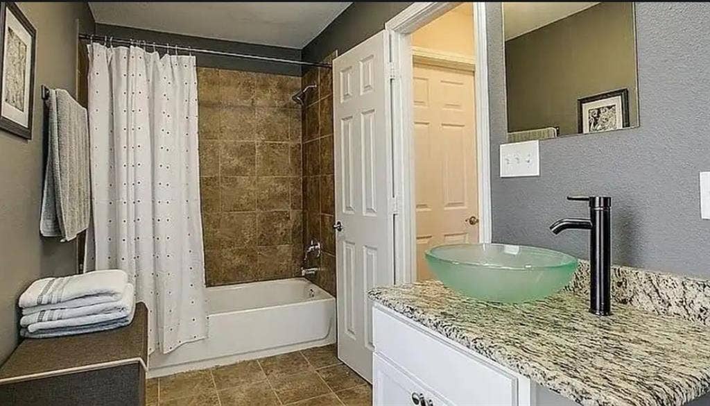 Roommate needed in a furnished Apt