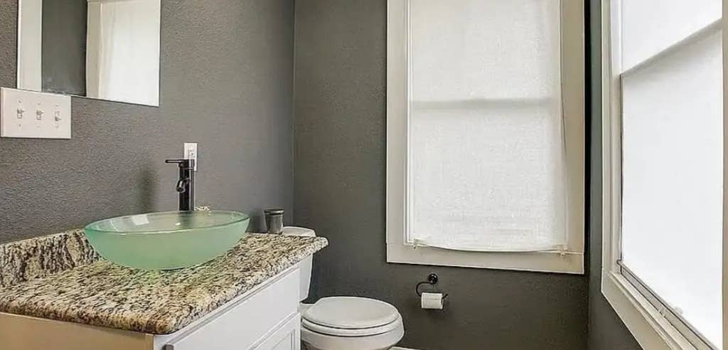 Roommate needed in a furnished Apt