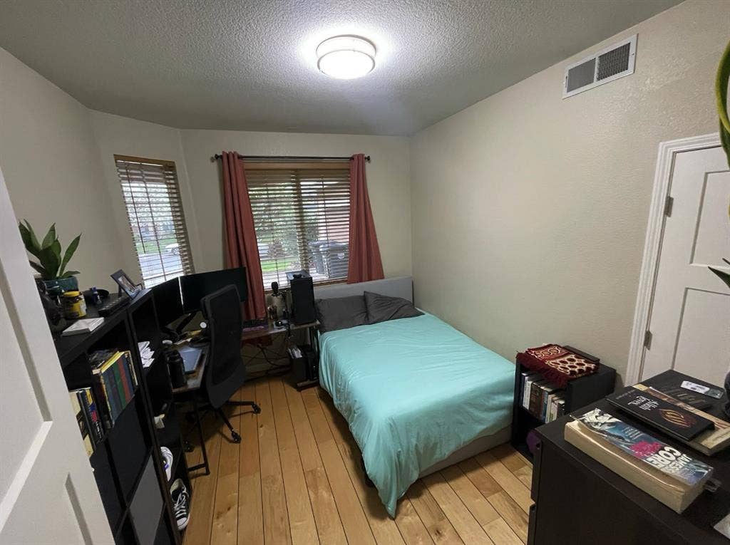1 room for rent in South Natomas