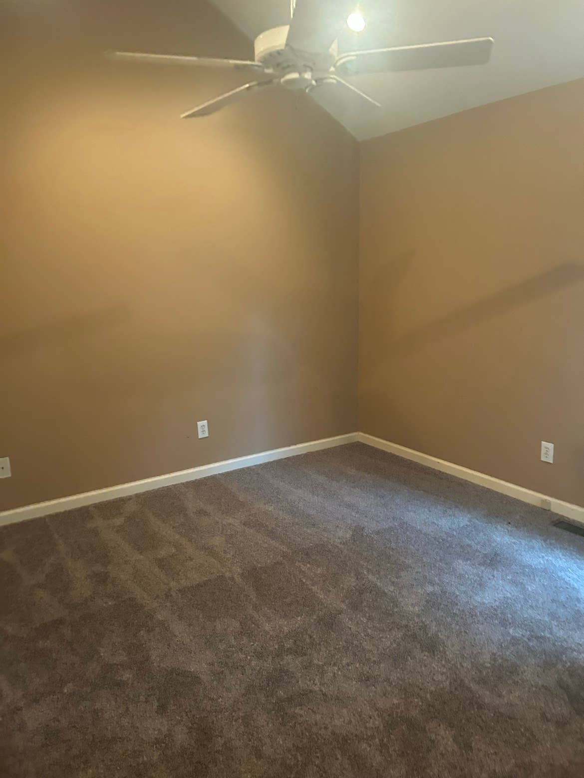 I have a room to rent.