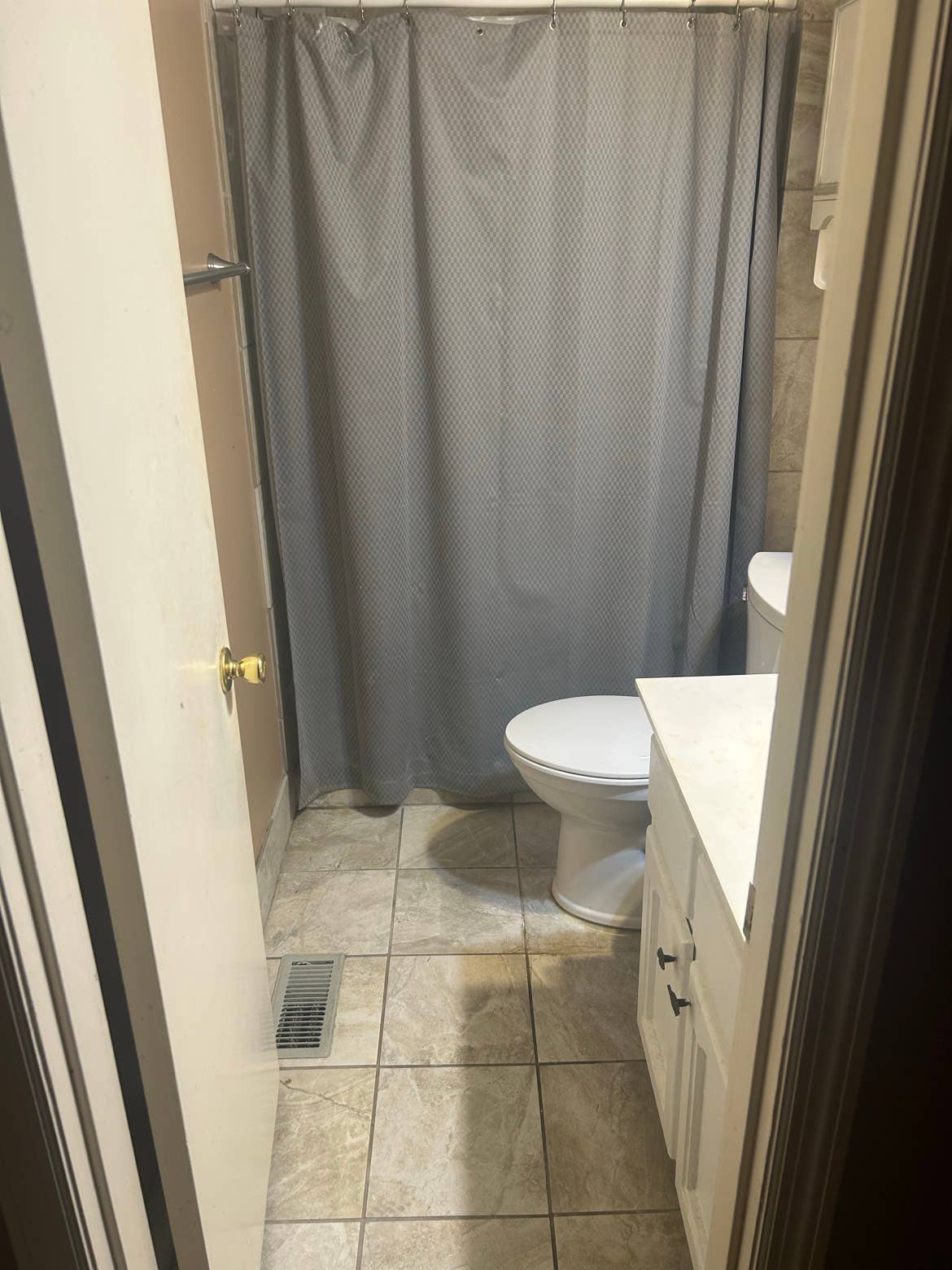 I have a room to rent.