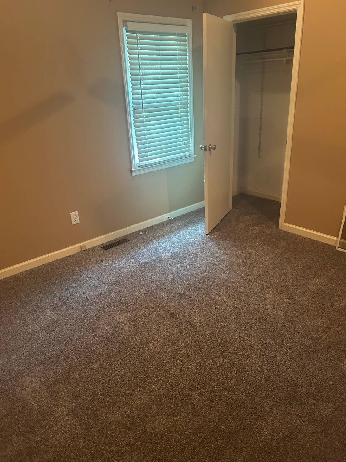 I have a room to rent.