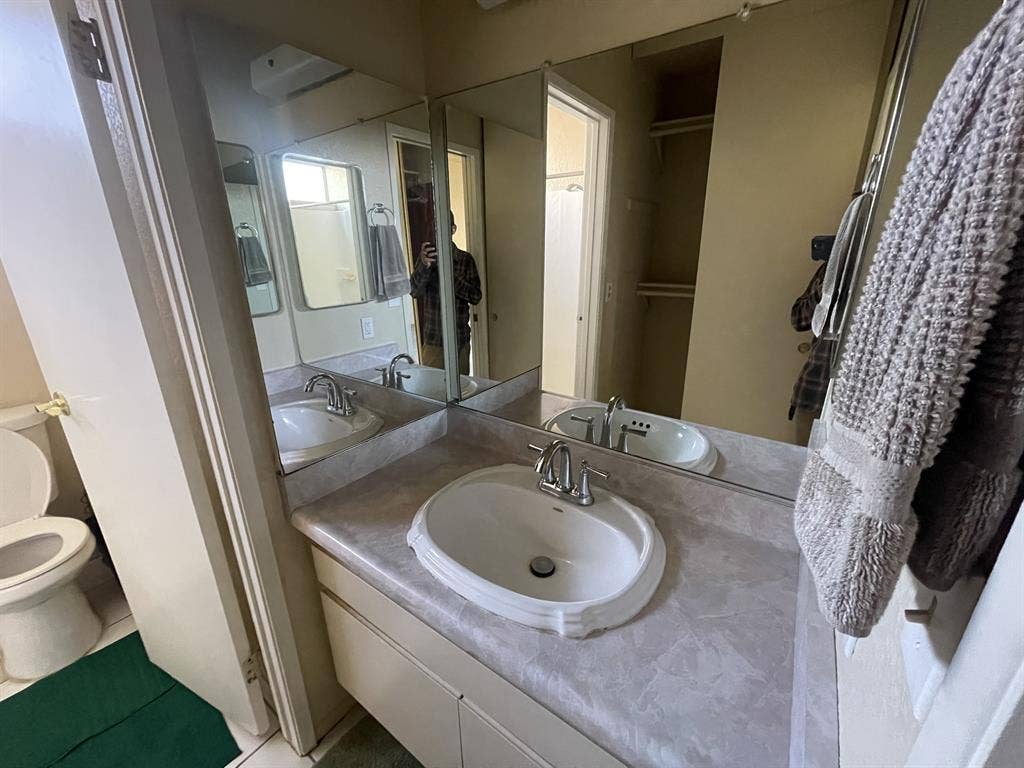 Masterbedroom for rent, male tenant