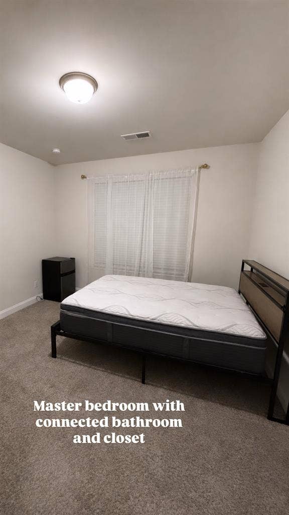 Room for rent with private bathroom