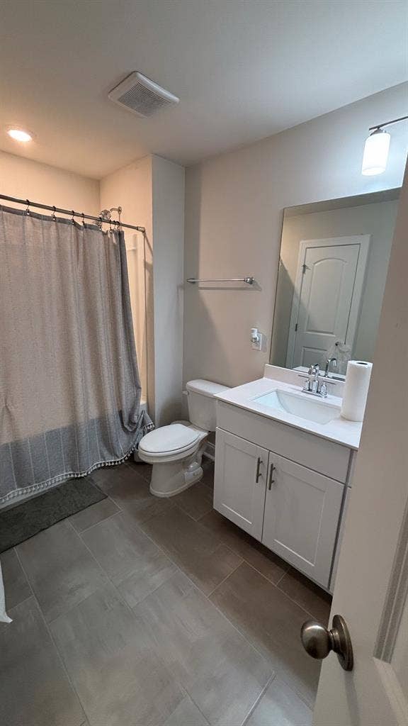 Room for rent with private bathroom