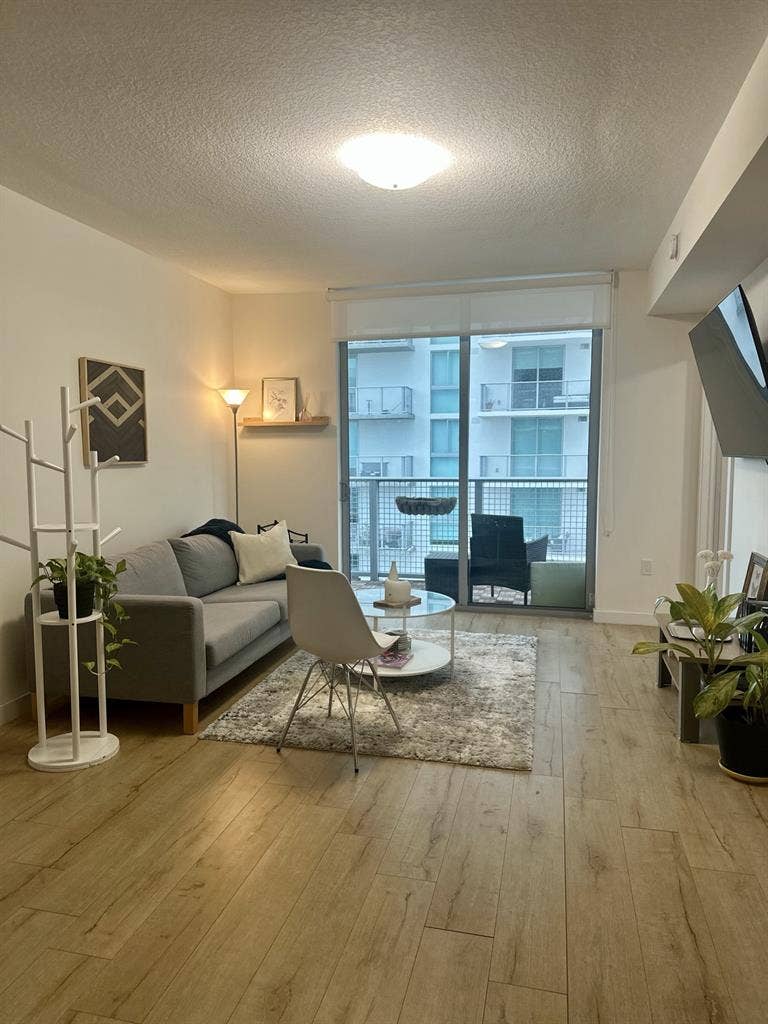 Month to month roommate 4/15