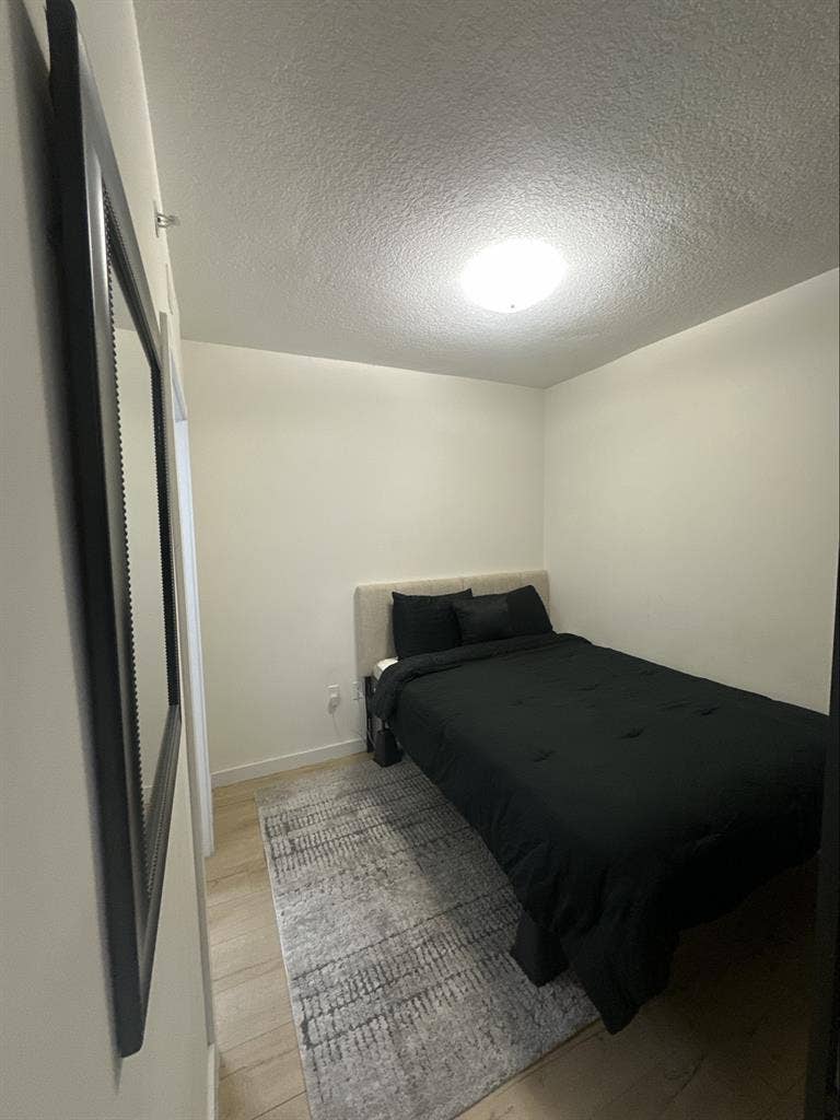 Month to month roommate 4/15