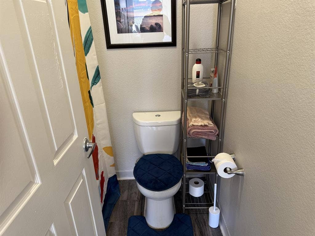 BEAUTIFUL MASTER SUITE IN HENDERSON