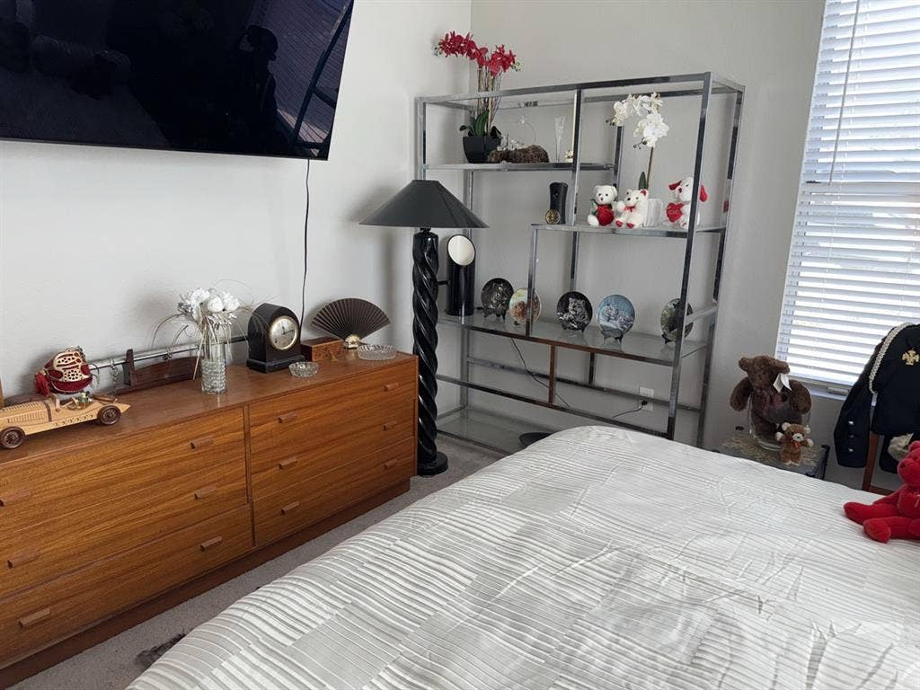 BEAUTIFUL MASTER SUITE IN HENDERSON