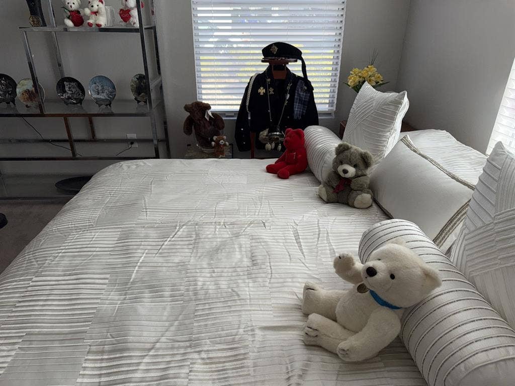 BEAUTIFUL MASTER SUITE IN HENDERSON
