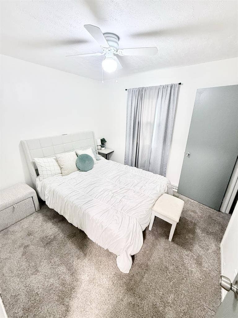 Bedroom for rent in a house.