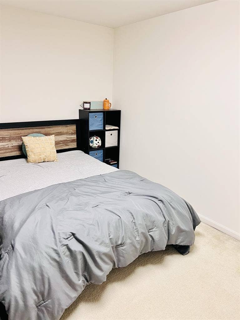 Bedroom for rent in a house.