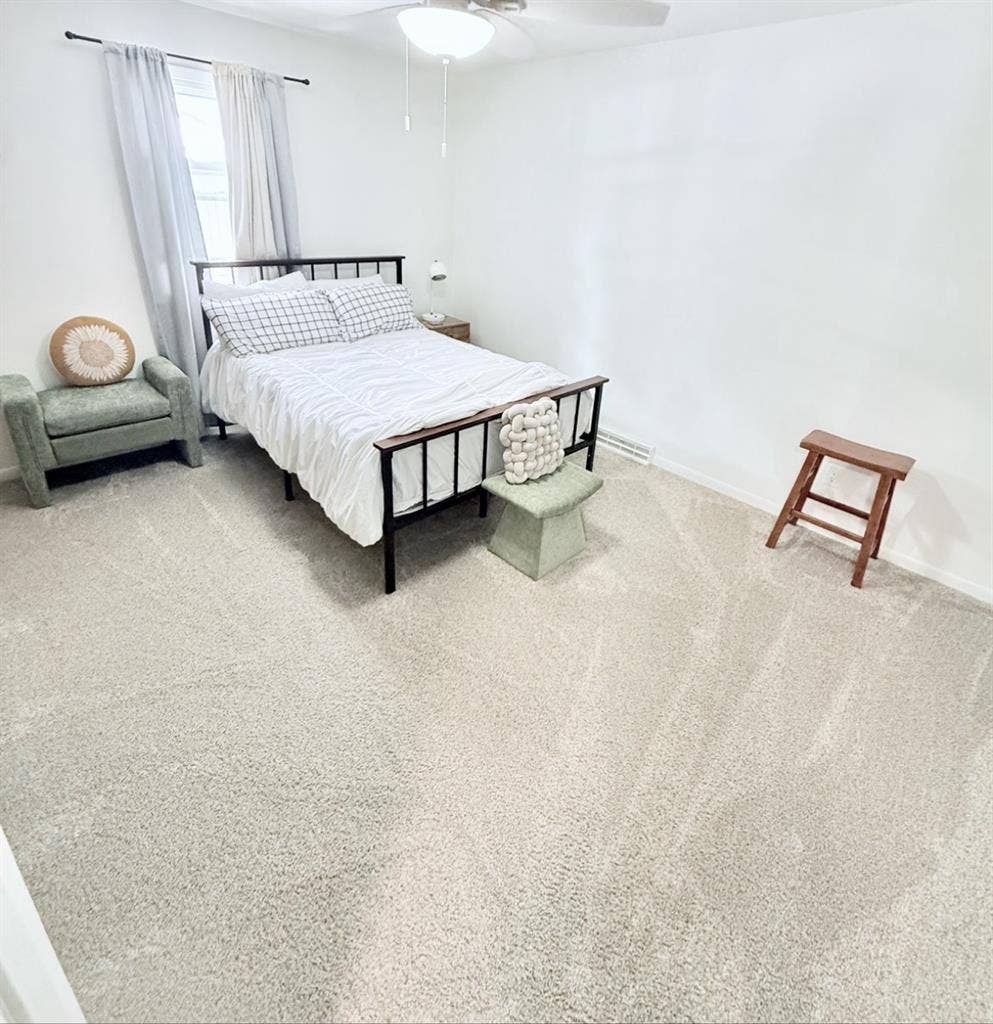 Bedroom for rent in a house.